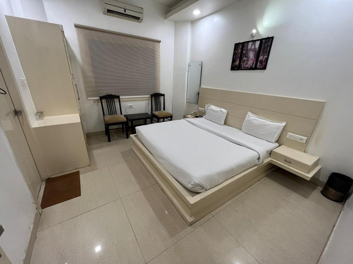 Hotel Sahib'S Red Carpet - Family & Corporate Hotel Chain Agra  Exterior photo