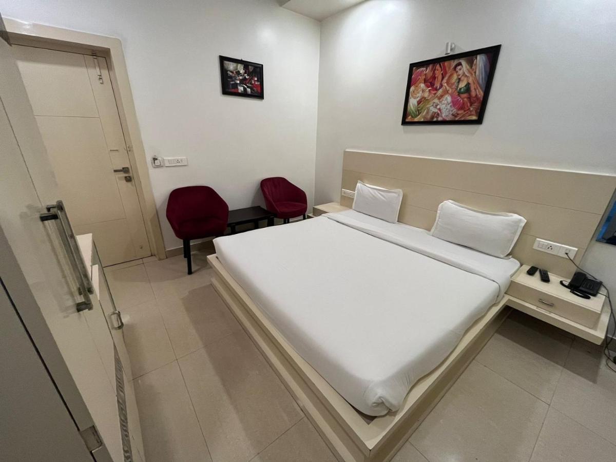 Hotel Sahib'S Red Carpet - Family & Corporate Hotel Chain Agra  Exterior photo