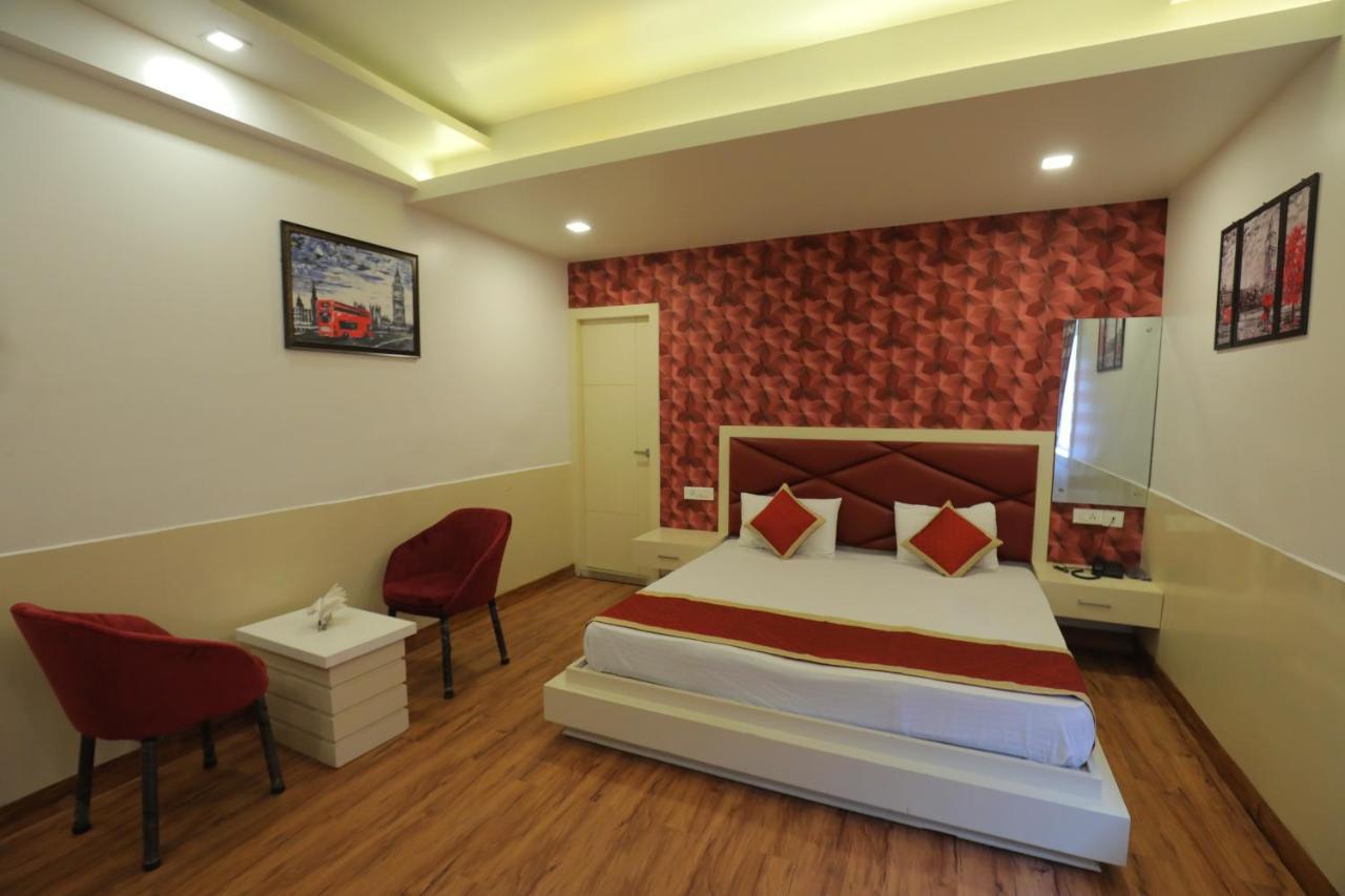 Hotel Sahib'S Red Carpet - Family & Corporate Hotel Chain Agra  Exterior photo