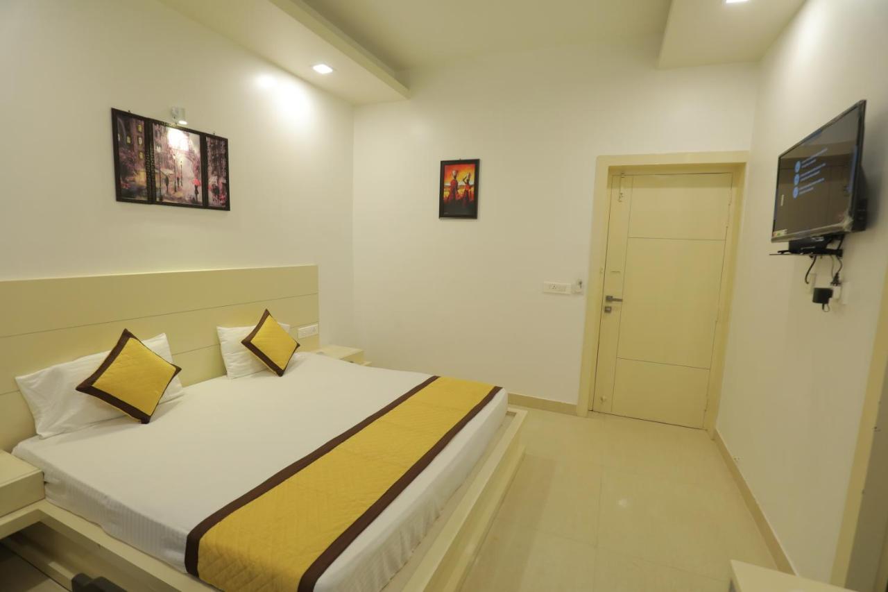 Hotel Sahib'S Red Carpet - Family & Corporate Hotel Chain Agra  Exterior photo