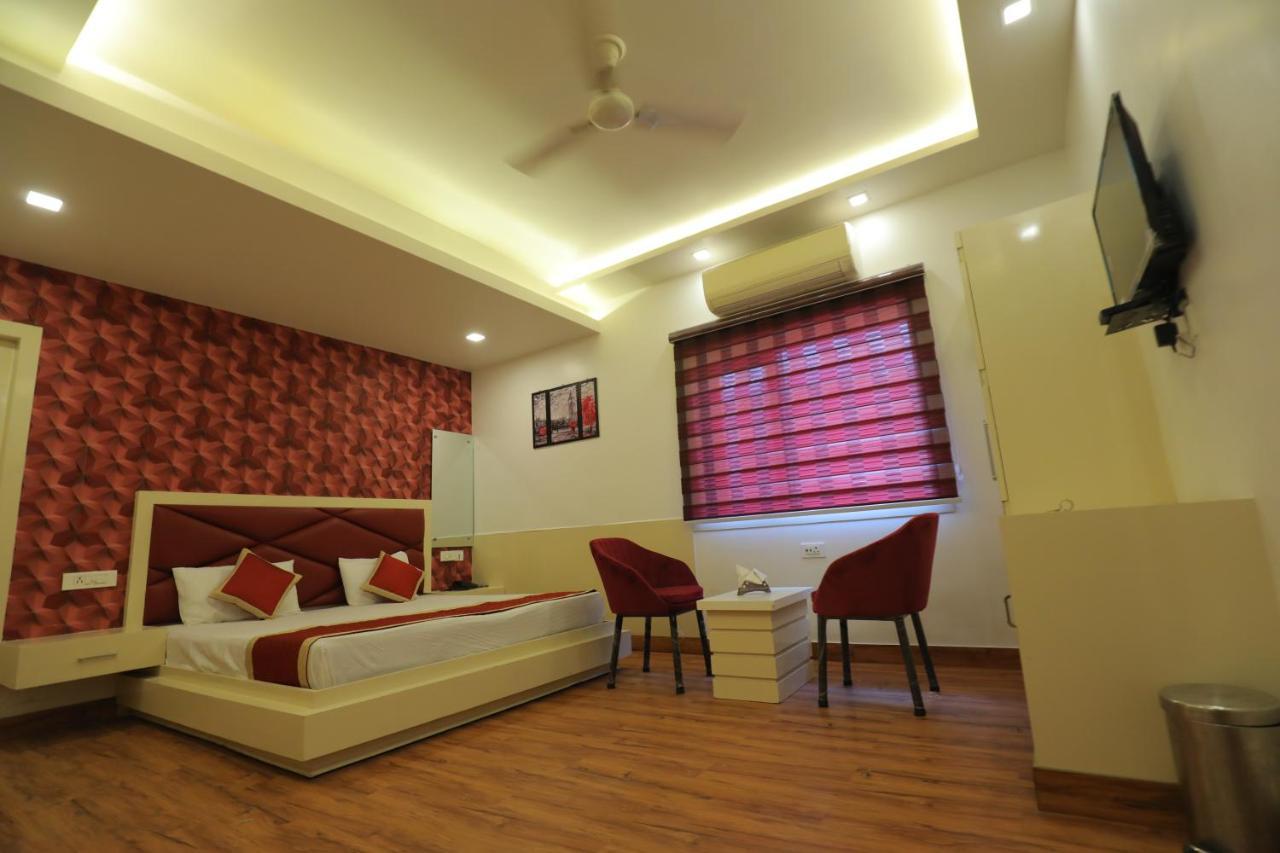 Hotel Sahib'S Red Carpet - Family & Corporate Hotel Chain Agra  Exterior photo
