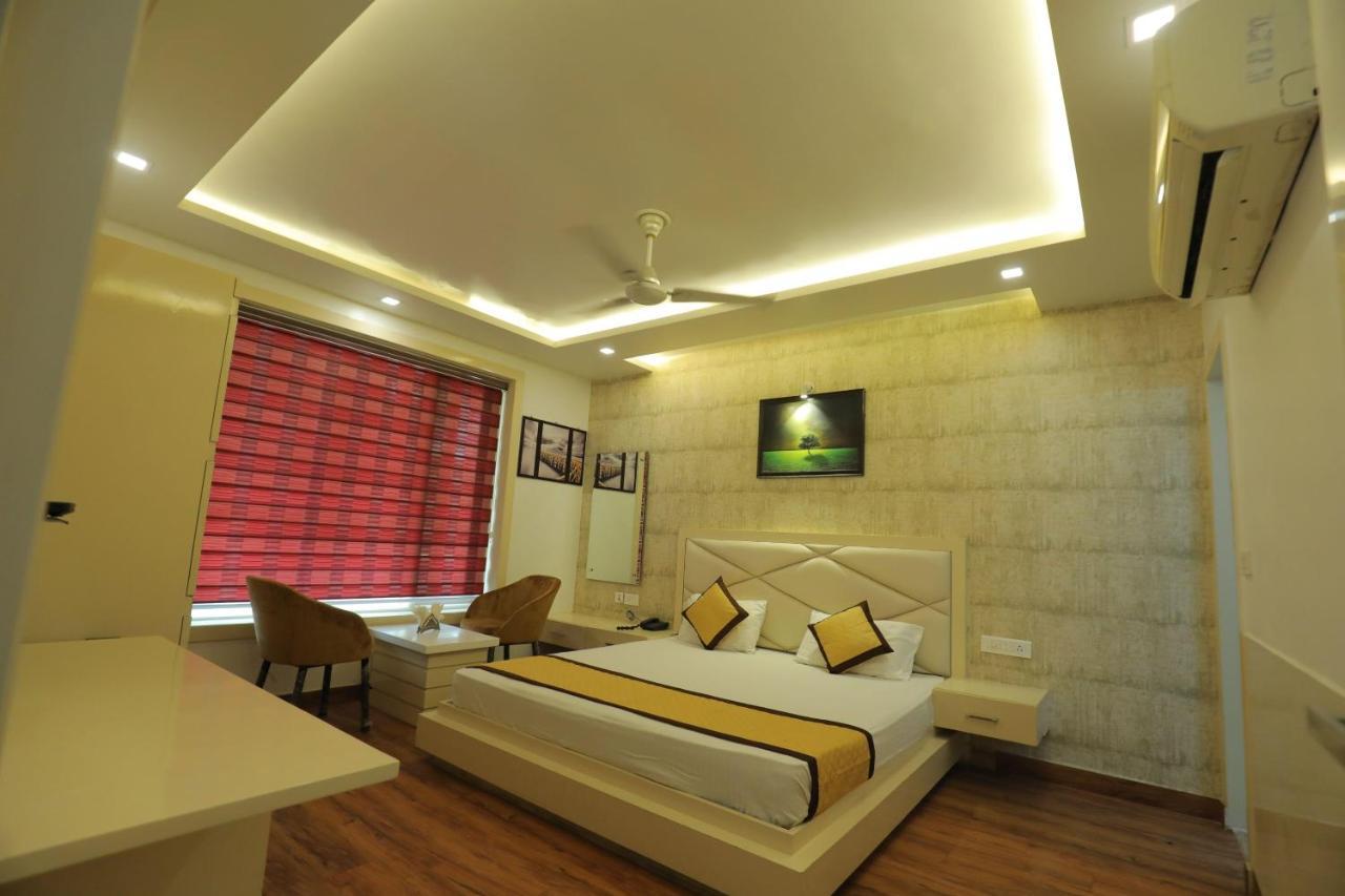 Hotel Sahib'S Red Carpet - Family & Corporate Hotel Chain Agra  Exterior photo