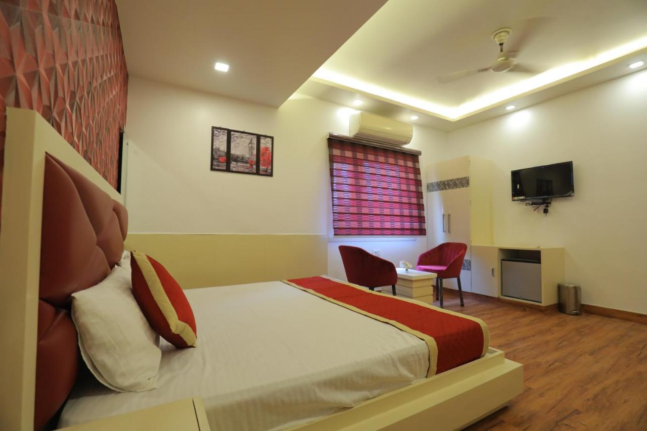 Hotel Sahib'S Red Carpet - Family & Corporate Hotel Chain Agra  Exterior photo
