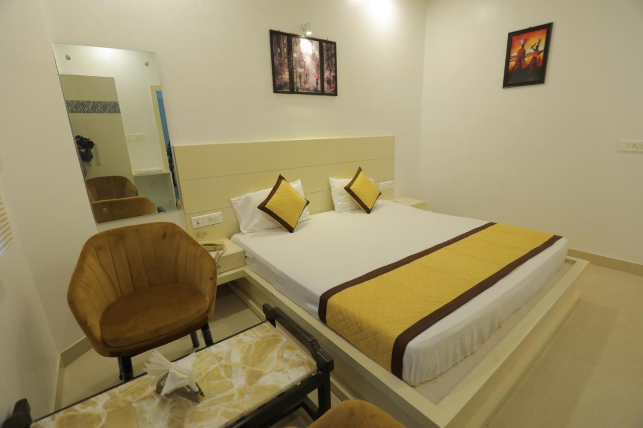 Hotel Sahib'S Red Carpet - Family & Corporate Hotel Chain Agra  Exterior photo