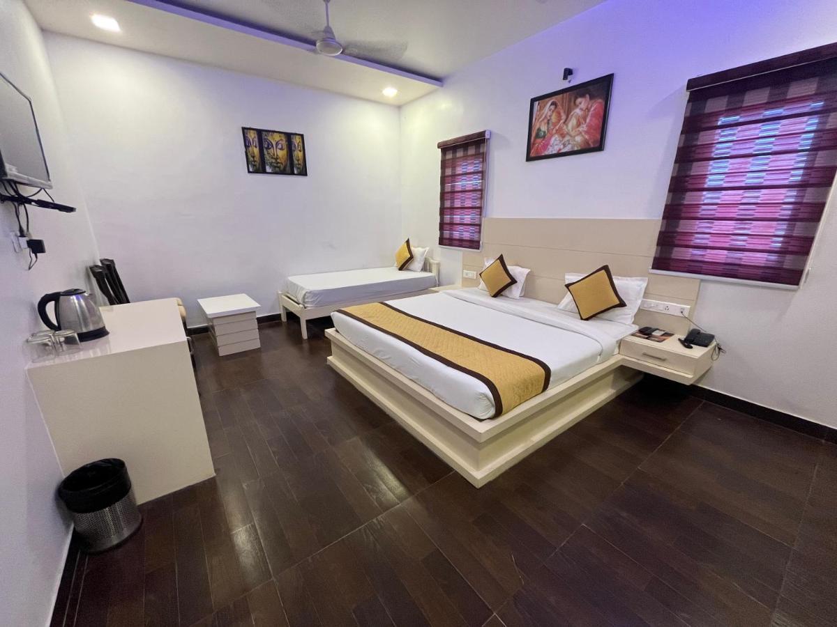 Hotel Sahib'S Red Carpet - Family & Corporate Hotel Chain Agra  Exterior photo