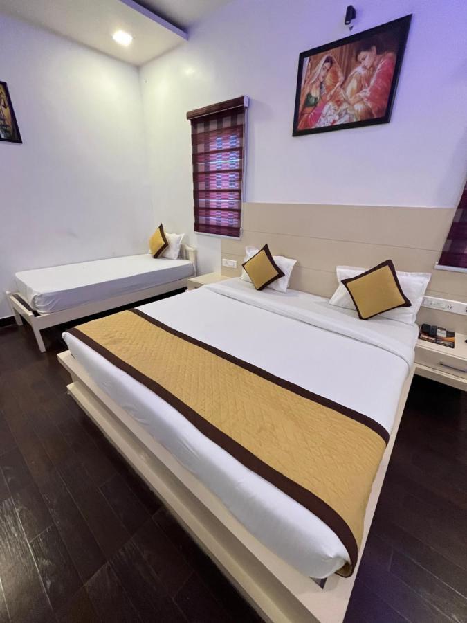 Hotel Sahib'S Red Carpet - Family & Corporate Hotel Chain Agra  Exterior photo